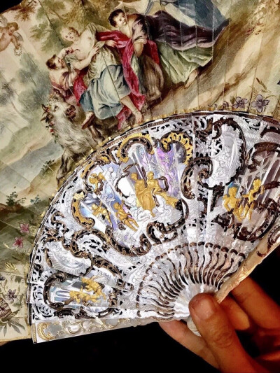 精彩的古董珍珠贝母扇骨设计，18至19世纪。