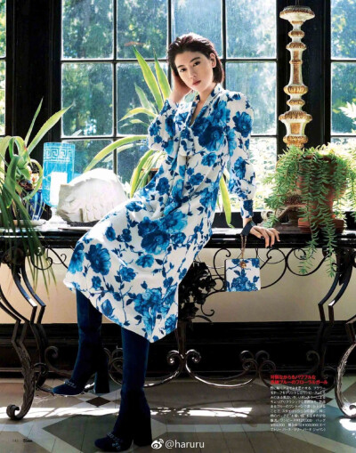 [ 25ans ] 17年12月号
#三吉彩花# × Tory Burch
< 魅惑的大小姐LOOK > ​​​​