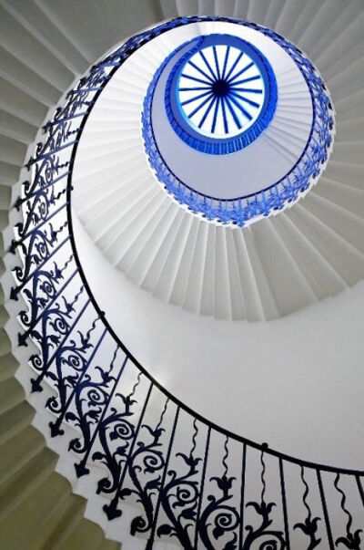 关于楼梯间你有没有好好看过它，非常美的线条设计。