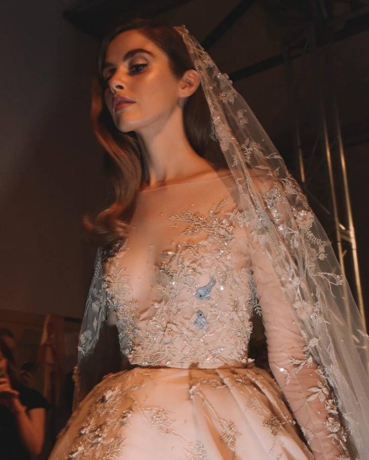 Paolo Sebastian spring 2018 details
​​​时尚街拍 秀场 模特 时尚博主 婚纱婚礼 新娘造型 礼服 鲜花 花束 捧花 耳环 手链 项链 发饰 高跟鞋 饰品