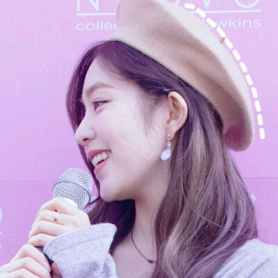 裴柱现IRENE裴珠泫.自截自调.抱图点赞图片.