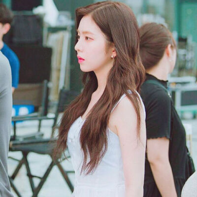 裴柱现IRENE裴珠泫.自截自调.抱图点赞图片.