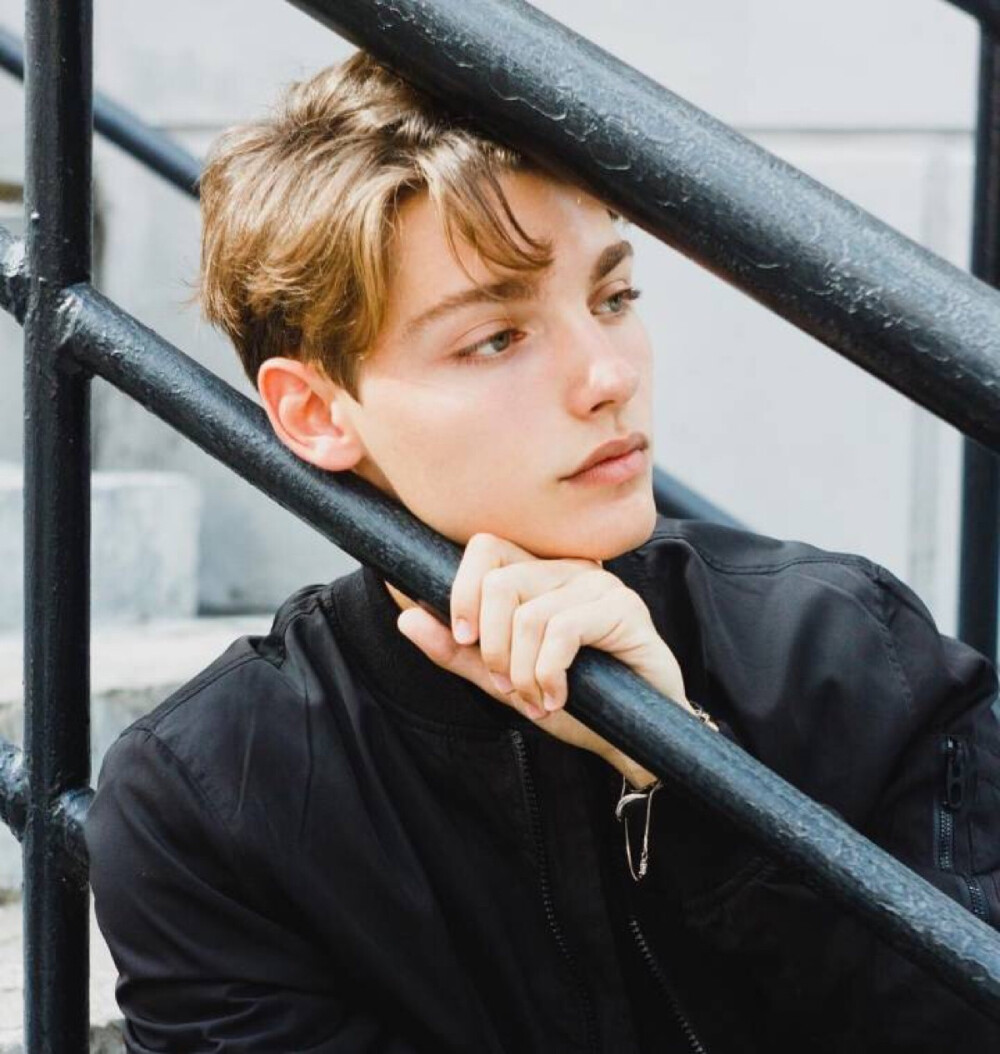 俄罗斯男孩Прост георгий 漫画里走出来的美少年