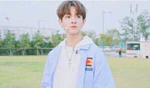 金samuel 02年出生的混血boy，很有自己的风格哦～