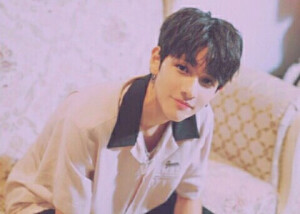 金samuel 02年出生的混血boy，很有自己的风格哦～