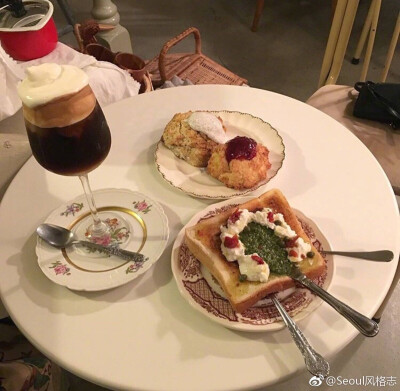 • Hotspot •
面包咖啡厅Cafe Highwaist
店内从装潢到摆设都洋溢着欧式复古风
不仅各式各样高颜值又美味的面包
还会依照当季趋势开发新的饮品
在悠闲的午后和三两好友一起喝下午茶
真的是很美好的体验呢
地址：
…