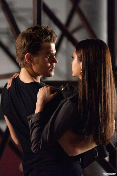 215 Paul Wesley（保罗·韦斯利）、Nina Dobrev（妮娜·杜波夫）：《The Vampire Diaries（吸血鬼日记）》男主 Stefan Salvatore（斯特凡·塞尔瓦托）、女主 Elena Gilbert（埃琳娜·吉尔伯特） 1