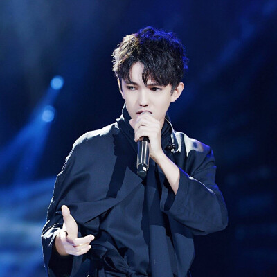 迪玛希·库达依别列根
Dimash·kudaibergen
歌手第二期竞演