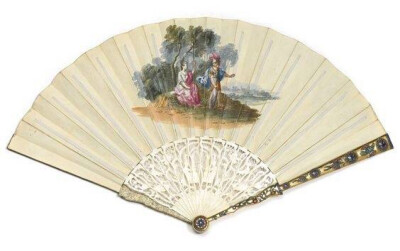 古董钟表手扇，这种将钟表暗嵌在女士手扇中的设计，盛行于欧洲18世纪-19世纪，制作工艺极为复杂，在当时也不是一般贵族就可以拥有，多是国家君主之间社交往来互赠的国礼