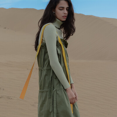 浅苔抽绳褶皱黄色飘带拼接松紧吊带连衣裙 ourhour 2017AW Desert