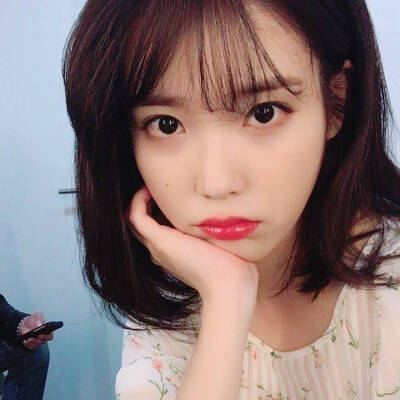 171029 IU ins更新自拍