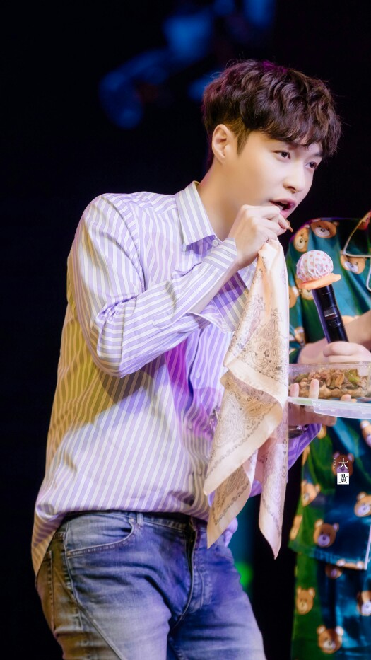 张艺兴sheep签售会长沙场