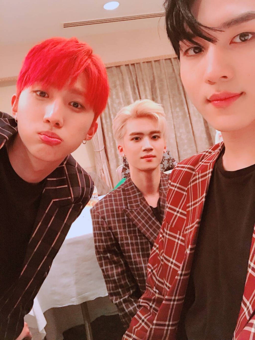 PENTAGON 李会泽（HUI）闫桉(YANAN)姜炯求（KINO）