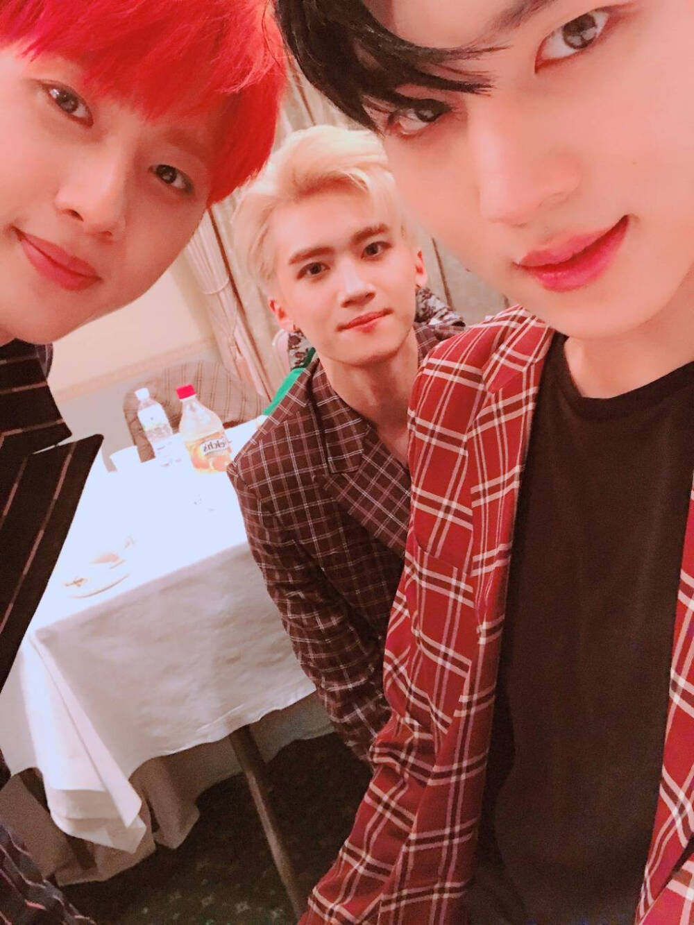 PENTAGON 李会泽（HUI）闫桉(YANAN)姜炯求（KINO）