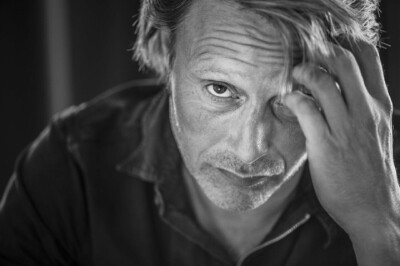 Mads Mikkelsen Photoshoot by Søren Bidstrup (Outtakes)。图源madsmikkelsen吧吾爱唐泽