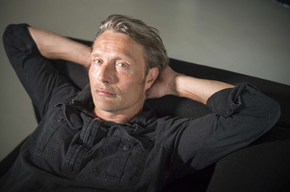 Mads Mikkelsen Photoshoot by Søren Bidstrup (Outtakes)。图源madsmikkelsen吧吾爱唐泽