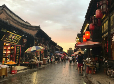 雨后古镇街头