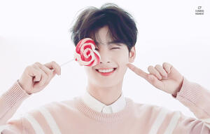 男团astro颜值担当 车银优（车恩宇）97年出生 超级耐看的boy，笑起来特别好看～！！（本图转自官博）