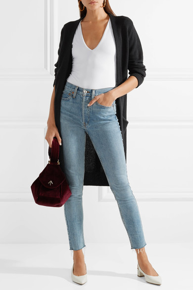 Alix 这款以纽约市街道名称命名的 “Ludlow” 连体紧身衣设有额外的弹力平纹针织内里，提供足够遮盖度与适度支撑。修身的 V 领细节则配合丁字裤设计，令其轻松“藏匿”于贴身服饰之内。不妨与仿旧牛仔裤或时髦裤装等…