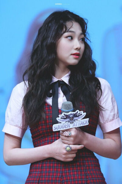 康美娜 I.O.I gugudan