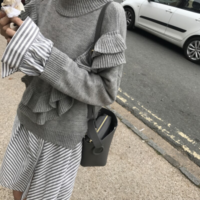 Ruffle Knitwear 独家定制 温暖羊毛绒 荷叶边订染纱线套头毛衣