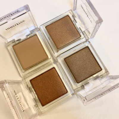 [不专业试色分享]
Innisfree My Palette
最近很爱的大地色
左至右: M7 S8 S9 S15
M=matte, S=Shimmer, G=Glitter
我不喜欢闪粉所以没有买Glitter
粉质足够细而且很显色
M7 能作打底又比皮肤深点
S8 是偏黄大地色
S9 …