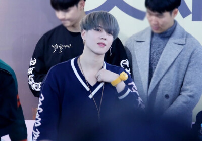 Yugyeom JB Cr: logo 