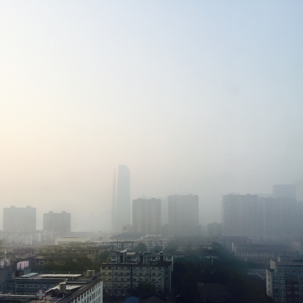 十月末在c城，雾霭刚刚散去和早晨的太阳