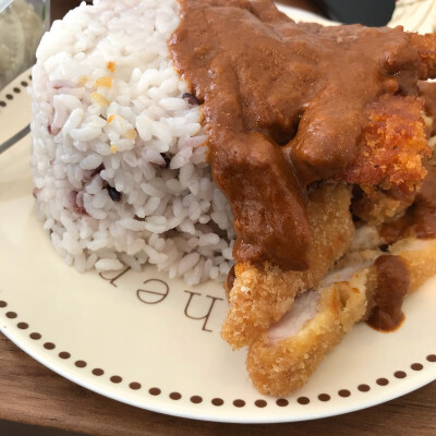 外卖猪排和米饭，muji的咖喱