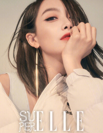 #美图系列# #宋茜#@宋茜 登上《Super ELLE》冬季刊-“Voice of Now”! 