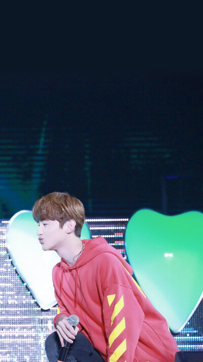 白敬亭 cr:兔牙不肥