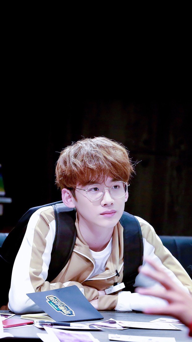 白敬亭 cr:兔牙不肥