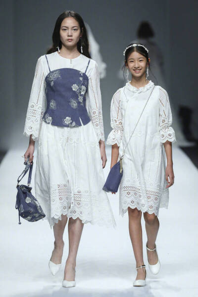 今年春夏上海时装周上的古典雅韵 ，美呆了！
