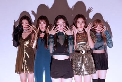 Red Velvet（红色天鹅绒）裴珠泫（Irene）姜涩琪（SeulGi）孙承欢（Wendy）朴秀荣（Joy）金艺林（Yeri）☆