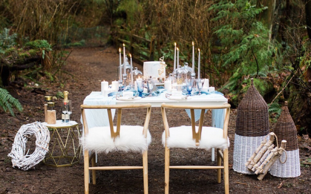 大理石，led灯，几何形，雪松，松果。