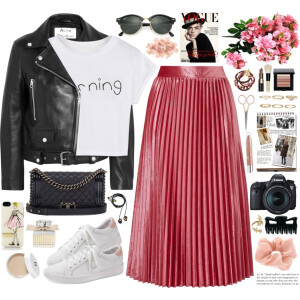 #personalstyle #fallstyle #autumn #leatherjacket #croptop #sneakers #chanel