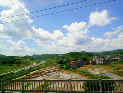 广西梧州市藤县
往厦门高铁上拍的