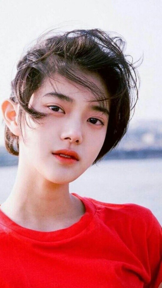 红衣女子