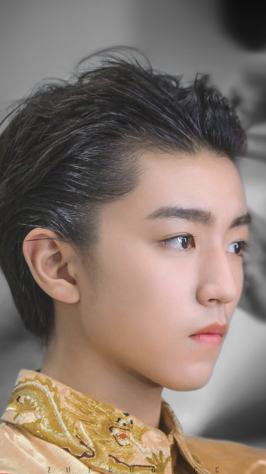 帅哥王俊凯赞评论更多