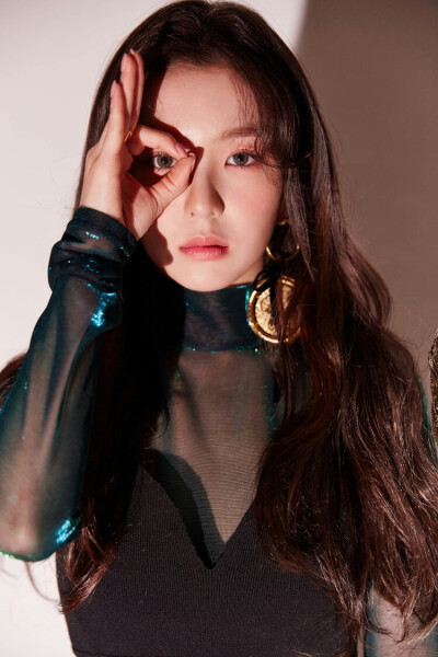 Red Velvet 正规二辑《Perfect Velvet》
主打曲《Peek-A-Boo》
2017.11.17 6PM(KST)
Irene裴柱现预告照