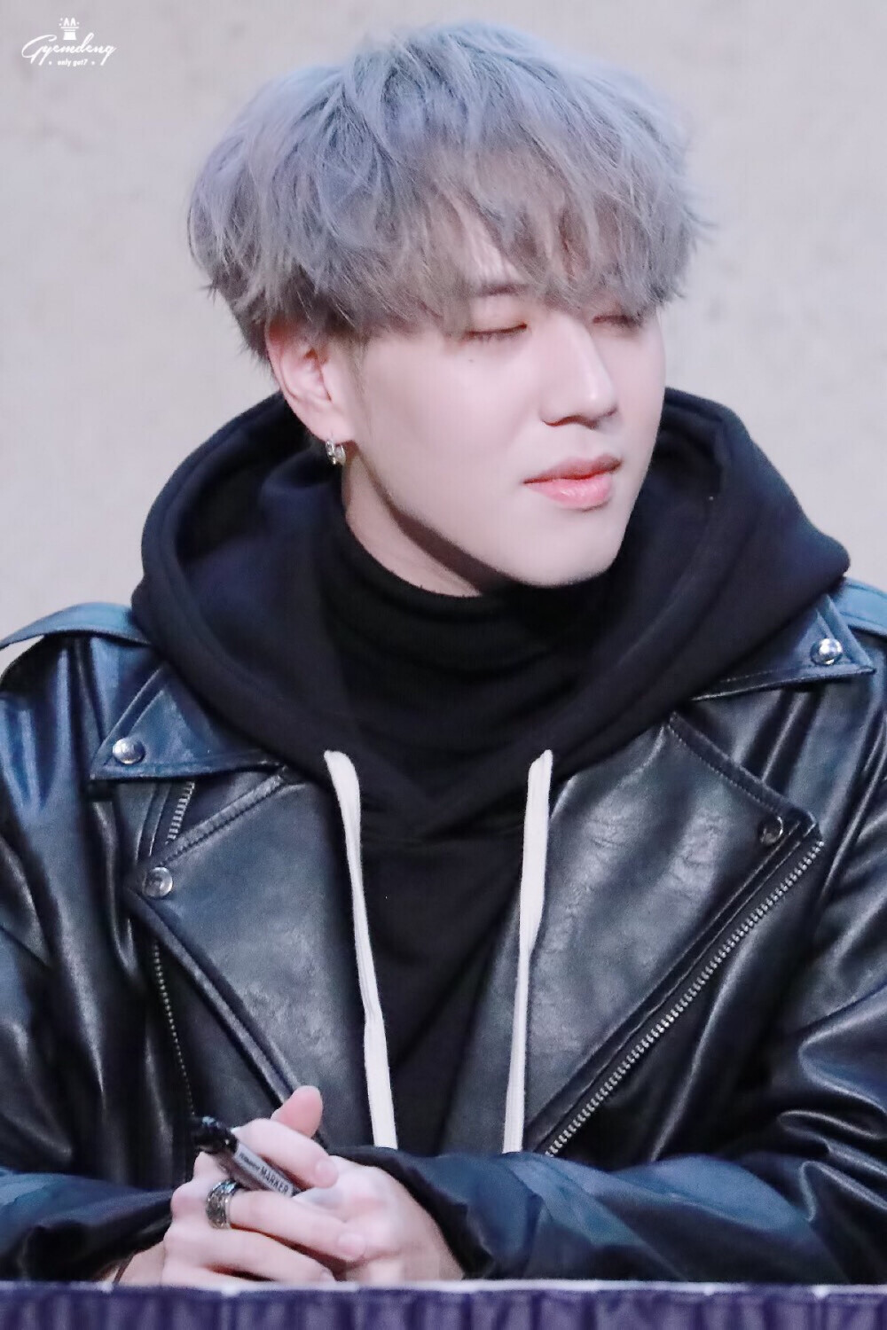 Yugyeom Cr: logo 