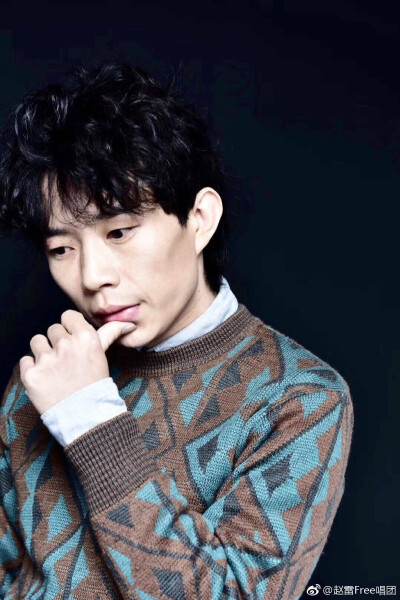 静下来 －赵雷
我想应该静下来想一些话
我想应该静下来走一段路
我想应该静下来看一本书
我只想静下来反省自己
我想应该静下来睡一个觉
我想应该静下来想一个人
我想静下来忘掉那些事情
我只想静下来反省自己
当一切…