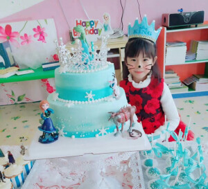 文妈家的老顾客，第三年给宝贝做生日蛋糕，这是在幼儿园的最后一个生日，特别有意义哦！