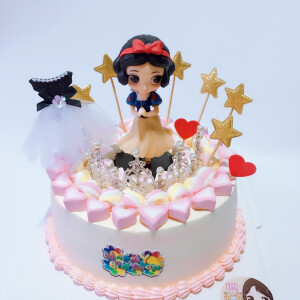 这也是文妈家的忠实粉丝了，第三年在我家做的生日蛋糕，感谢你们，祝小宝贝健康快乐幸福平安