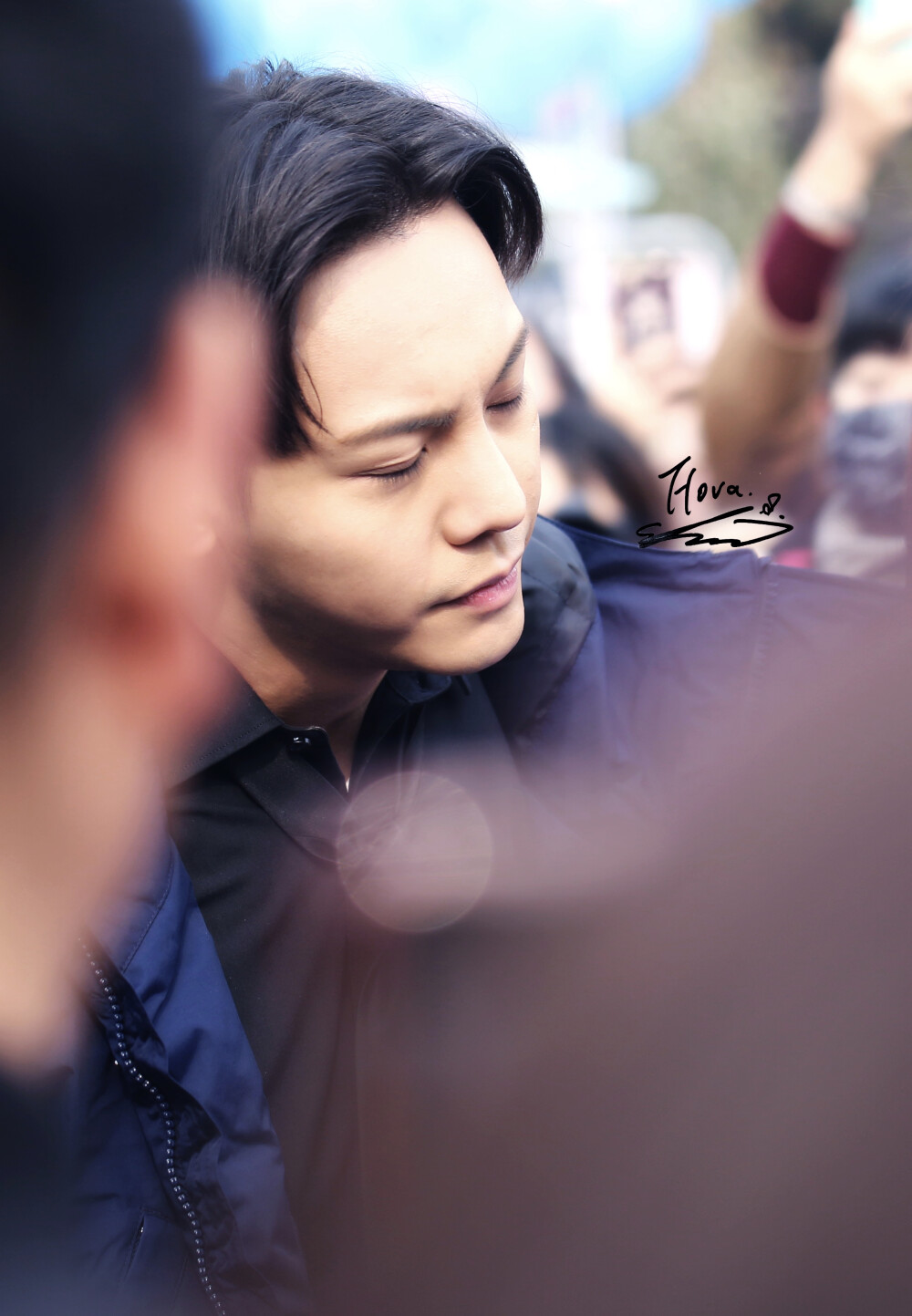 【陈伟霆 William Chan】171121 橙红年代 刘子光 生日探班 2527 x 3346 px (图源：微博 @鱼儿若风Flora weibo.com/1682022085/Fw6NSgyPe)