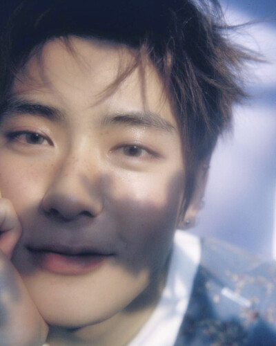 郑在玹 JaeHyun
1997年2月14日出生于韩国首尔
SM Entertainment 男团NCT、NCT U、NCT 127成员。