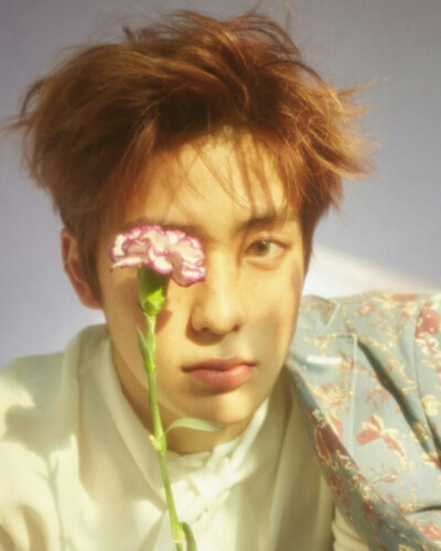 郑在玹 JaeHyun
1997年2月14日出生于韩国首尔
SM Entertainment 男团NCT、NCT U、NCT 127成员。