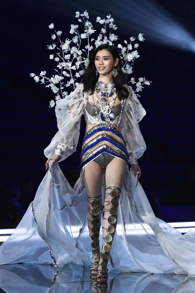 维多利亚的秘密 (Victoria's Secret) 2017上海发布秀 主题：Winter‘s Tale（冬境传说）奚梦瑶