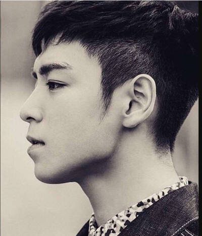 崔胜铉
/ BIGBANG
T.O.P