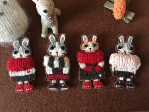 很多人爱的围巾兔兔上线啦！希望订购的朋友们喜欢！